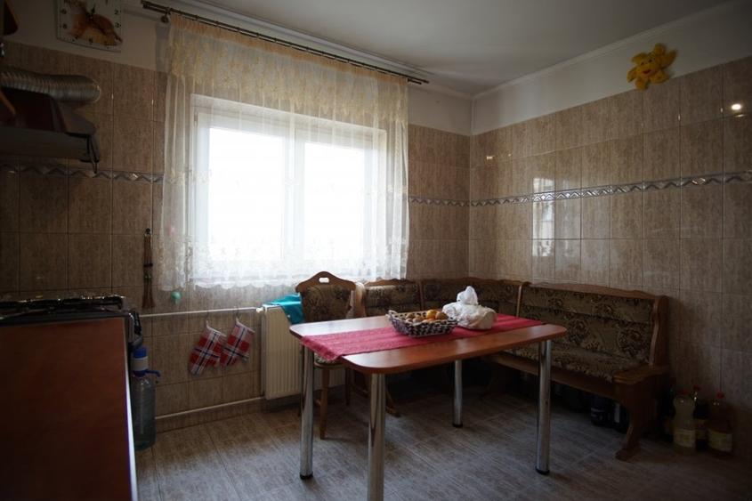 Apartament cu 3 camere decomandat, mobilat în Vitan Mall