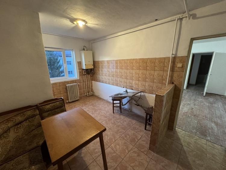 Apartament 2 camere, zona Andrei Mureșanu, etaj 4/4 - 1