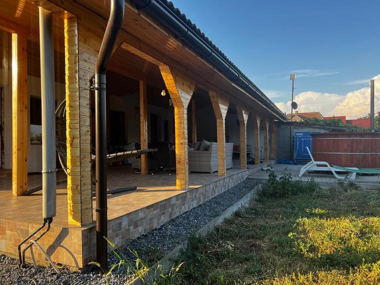 Casă individuală cu 5 camere cu Canalizare în Dudeștii Noi