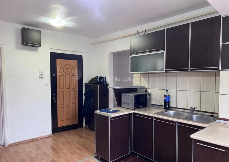 Apartament 3 camere de inchiriat, zona Politia Municipiului, et 3 Apartament 3 camere de inchiriat, zona Politia Municipiului, et 3