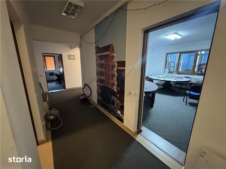 Apartament cu 4 camere decomandat în Est