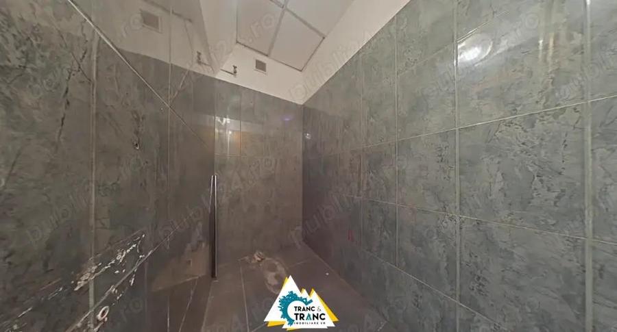 Spa?iu comercial de inchiriat cu 3 camere pe Bulevardul Revolu?iei - 7