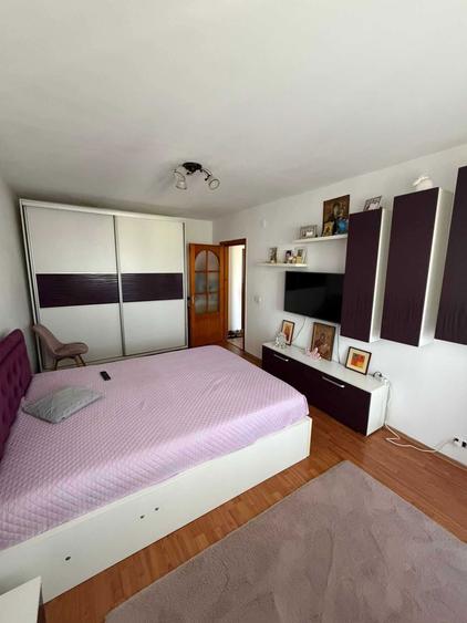 Apartament cu doua camere decomandat , mobilat si utilat - 1