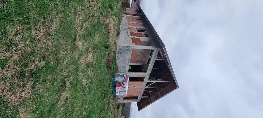 Vand casa la rosu - 8