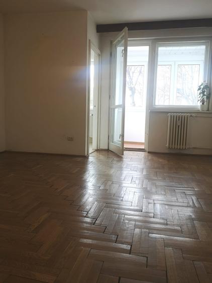 Garsoniera amplasata la etajul 1,zona Calea București - 3