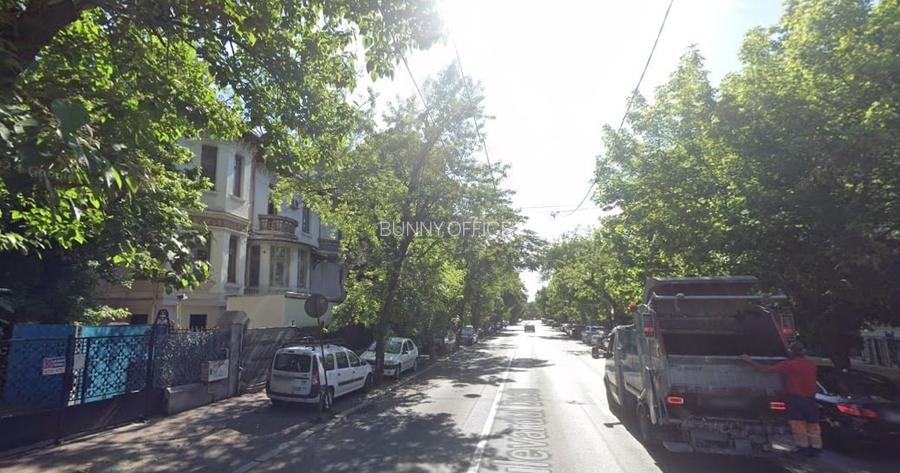 Casă cu 7 camere în P-ța Romană