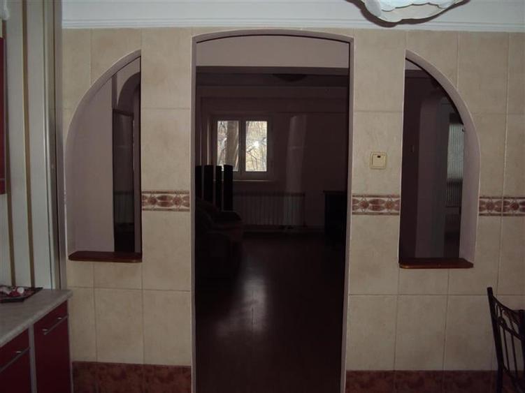 Inchiriez apartament 4 camere, et 2, semimobilat, zona Teatru - 5