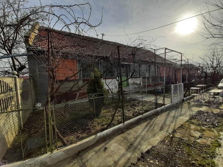 Sanmihaiu Roman 2 case vechi 110000 euro - 1