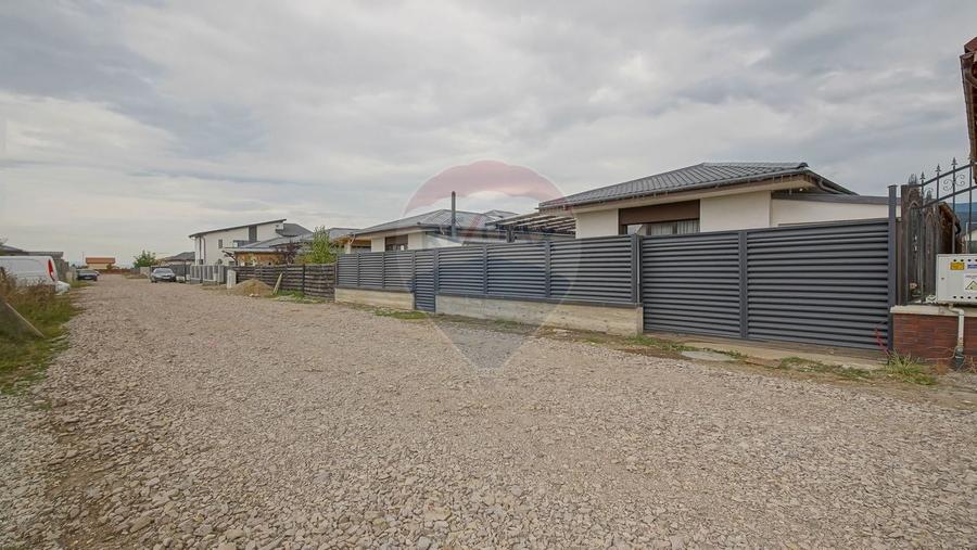 Vilă modernă, cu garaj, panouri și pompă de căldură, Cristian - 24