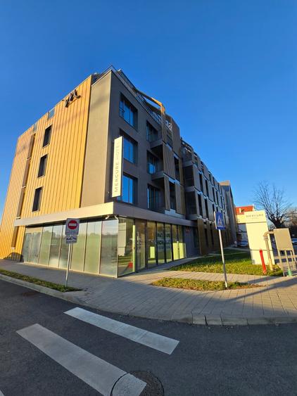 Spatiu Comercial pe Bld. Victoriei vizavi de Parcul Sub Arini - Hotel Mercure - 1