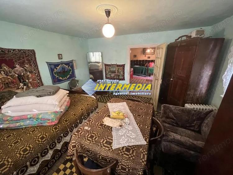 Casa in Cricau cu 3 camere de vanzare teren de 1300 mp - 4