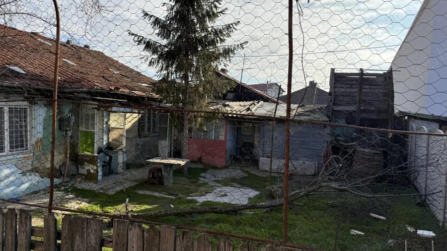 Vand Casa Craiova -Brestii zona Biserica - 5