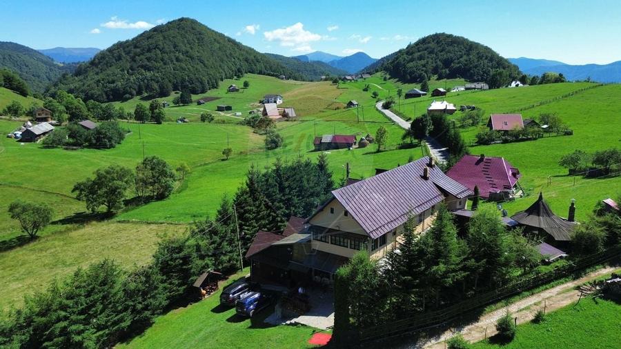 Pensiune de vanzare in varf de munte la Ciocanu - langa Sirnea - 8