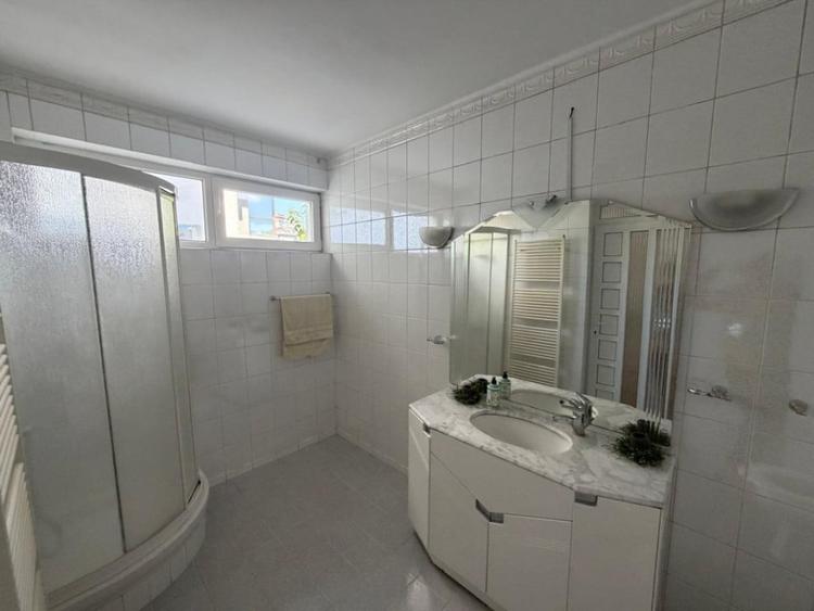 Casă cu 5 camere cu Teren 1100 Mp în Central