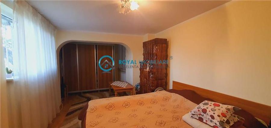 Casă cu 5 camere cu Teren 1800 Mp în Valea Călugărească