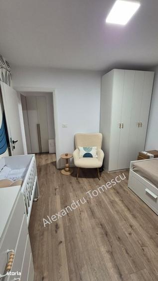 Apartament cu 3 camere semidecomandat în Vitan