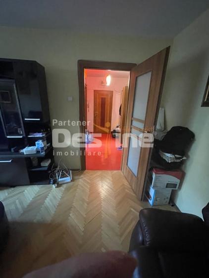 Apartament cu 3 camere decomandat, mobilat în Drumul Taberei