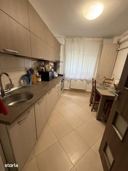 Apartament cu 4 camere în Berceni