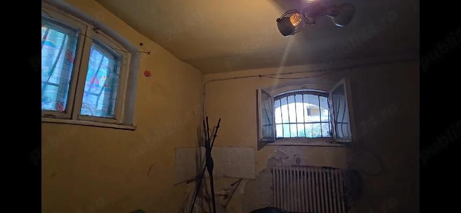 Apartament cu 4 camere decomandat în Magheru