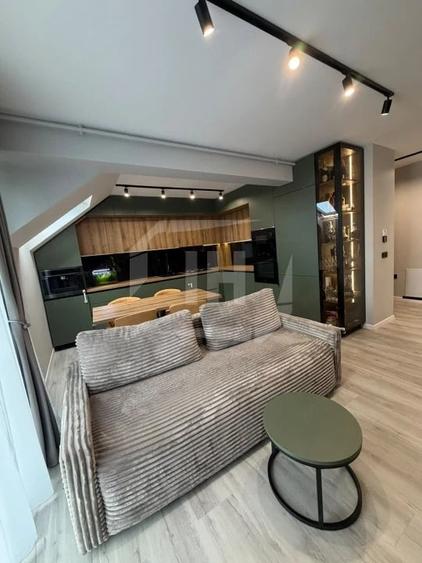Apartament cu 3 camere semidecomandat în Central