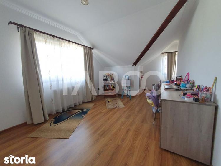 Casă cu 4 camere cu Piscina în Central