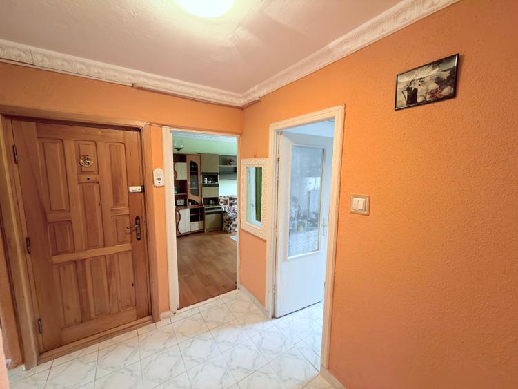 Apartament cu 3 camere decomandat în Central