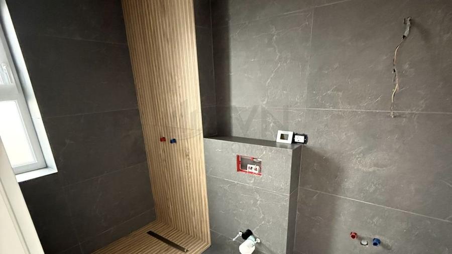 Casă individuală cu 4 camere cu Canalizare în Sânpetru