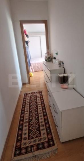 Apartament cu 3 camere semidecomandat, mobilat în Dumbrăvița
