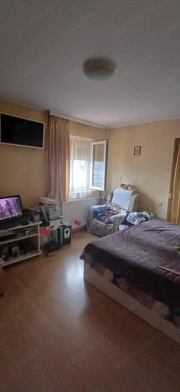 Casă cu Teren 500 Mp în Roșu