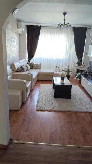 Apartament cu 4 camere decomandat în Unirii Sud