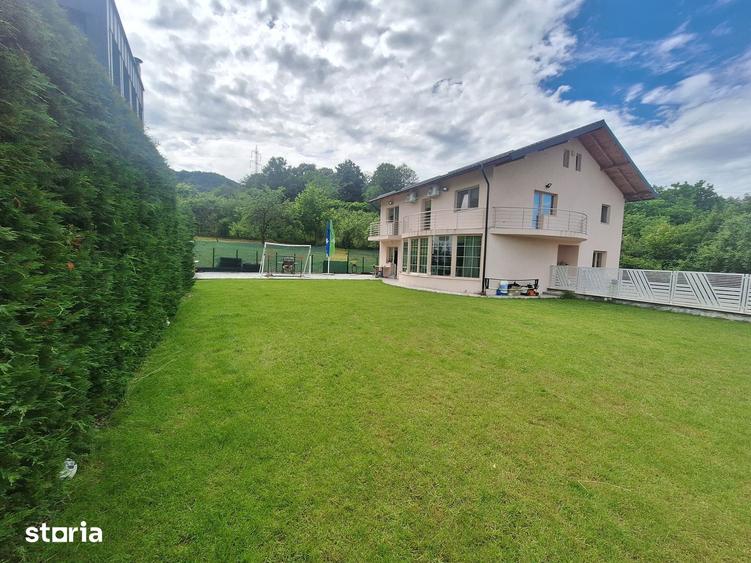Casă cu 5 camere cu Teren 1200 Mp în Spitalul Județean