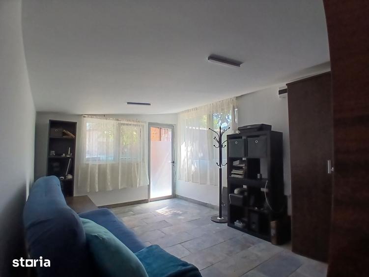 Casă cu 7 camere cu Teren 843 Mp în Central