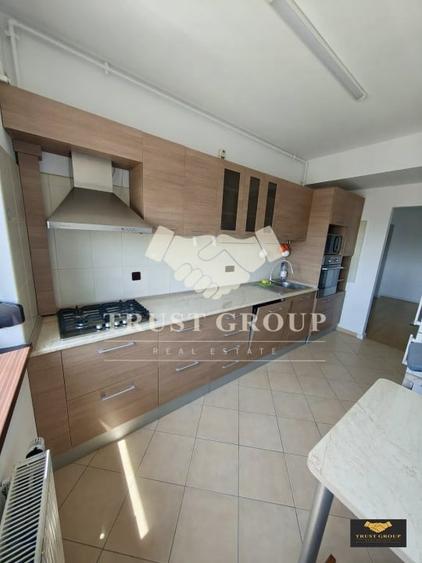 Apartament cu 3 camere decomandat, mobilat în Dacia