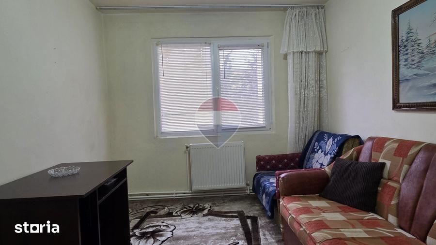 Apartament cu 3 camere semidecomandat în Central