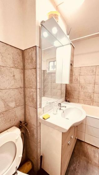 Apartament cu 3 camere semidecomandat în Brâncoveanu