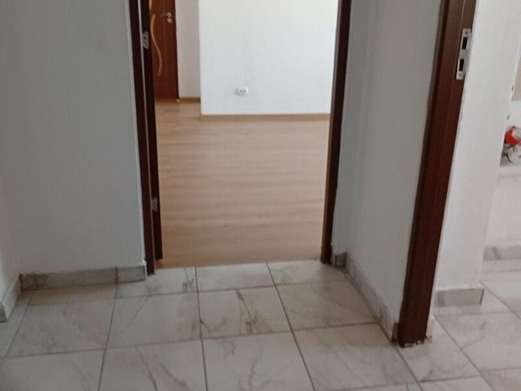Apartament cu 2 camere semidecomandat în Fundeni