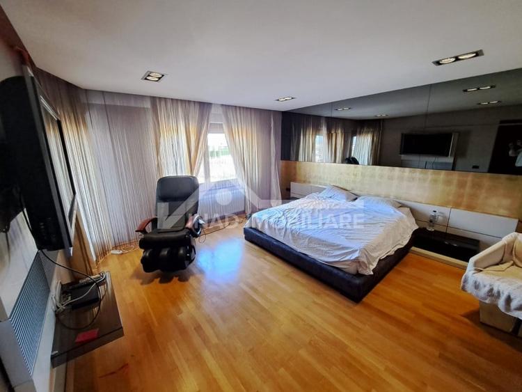 Casă cu 7 camere cu Canalizare în Bună Ziua