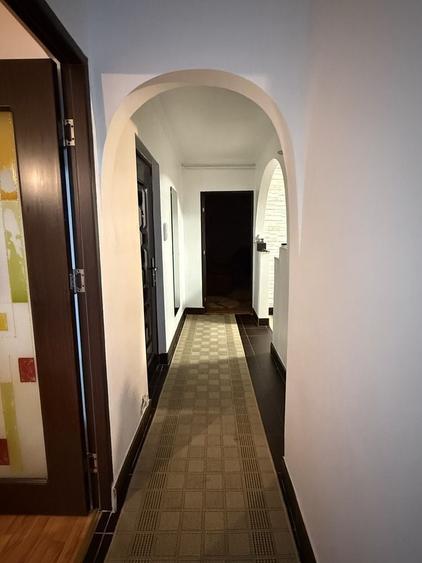 Apartament cu 3 camere decomandat în Exterior Vest