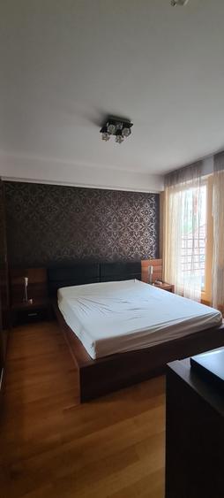 Apartament cu 3 camere semidecomandat în Clucerului