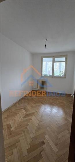 Apartament de vanzare cu 3 camere, zona Titan - 1
