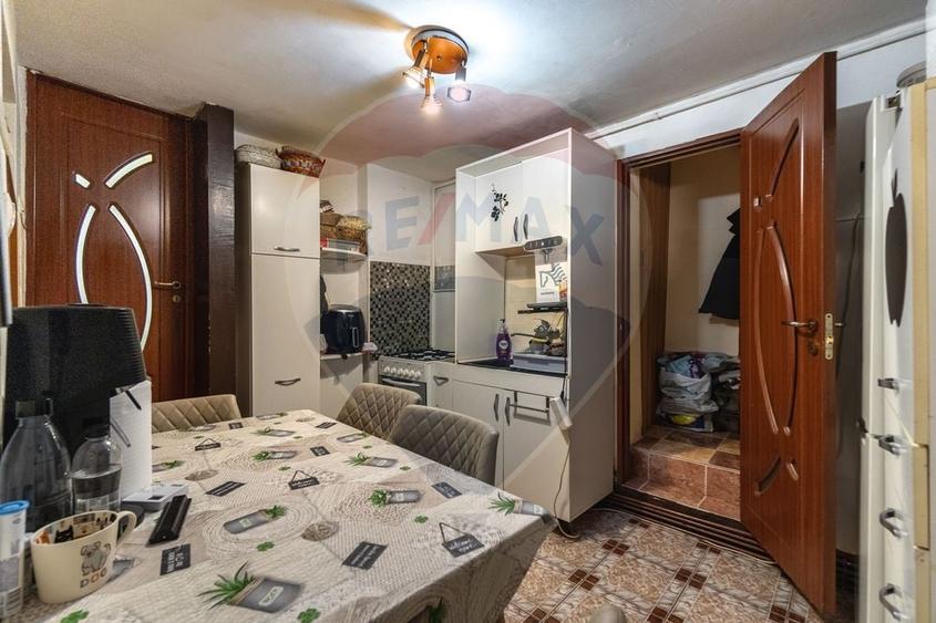 CASA COMPUSA DIN 2 APARTAMENTE, SCHEII BRASOVULUI| COMISION 0 - 23