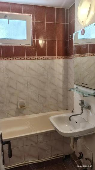 Apartament -central de vanzare Roman - 1