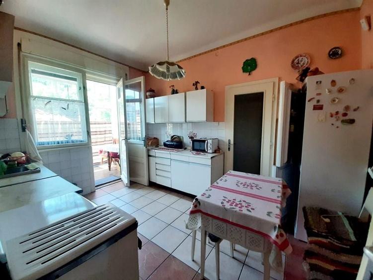 Apartament cu 3 camere si garaj in zona centrală - 3