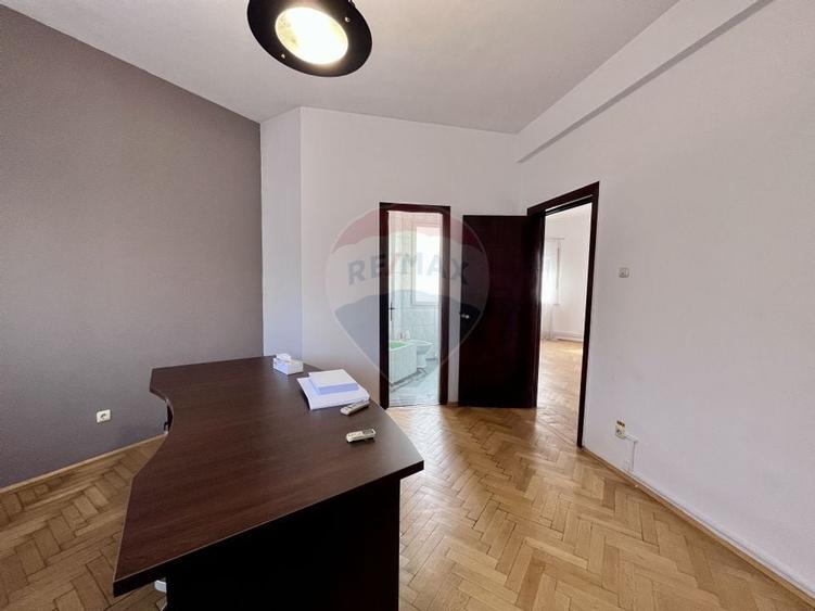 Apartament cu 4 camere nemobilat in P-ta Victoriei langa Orange - 22