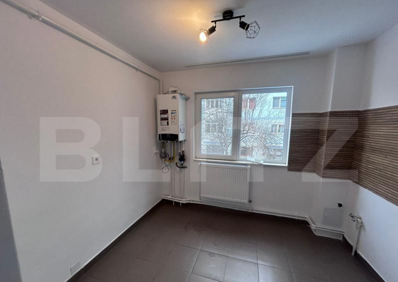 Apartament 3 camere, 68 mp, zona Rovine - 2