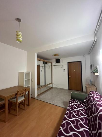 Închiriez studio  52 mp - 2