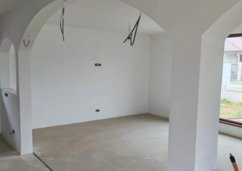 Casa noua 2025, semifinisata in zona lini?tita - Tau - 1