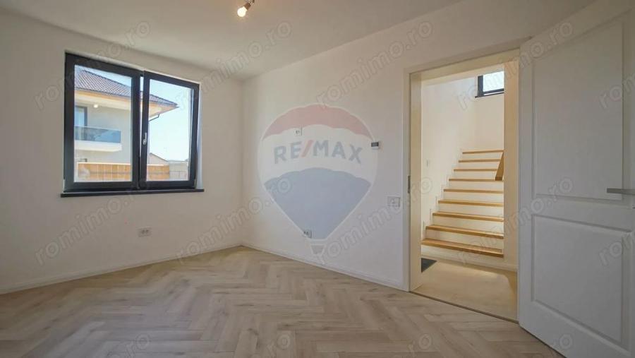 Casa / Vila cu 5 camere de vanzare - 7