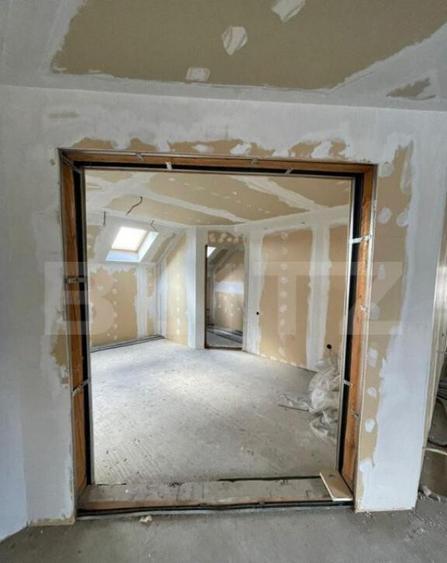 Apartament cu destinatii multiple, semifinisat, 227 mp, zona - 10