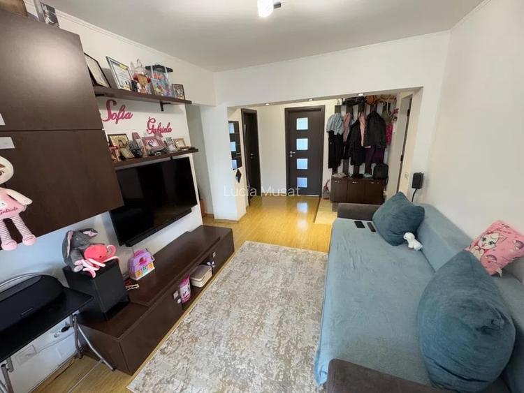 Apartament 3 camere semidecomandat-zona inel II